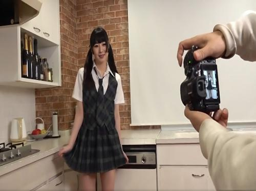 魅惑的な巨乳の美人メイド